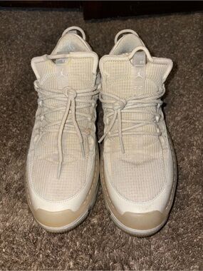 Jordan Mae Women’s Sneakers in Cream/Sail